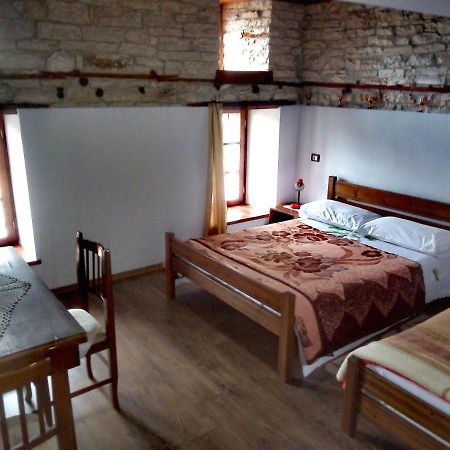 Gjirokastër Ruols Guesthouse מראה חיצוני תמונה