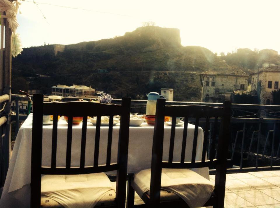 Gjirokastër Ruols Guesthouse מראה חיצוני תמונה