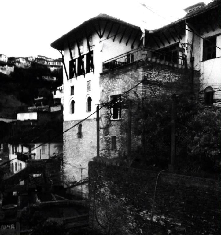 Gjirokastër Ruols Guesthouse מראה חיצוני תמונה