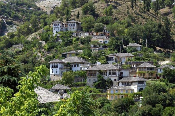 Gjirokastër Ruols Guesthouse מראה חיצוני תמונה