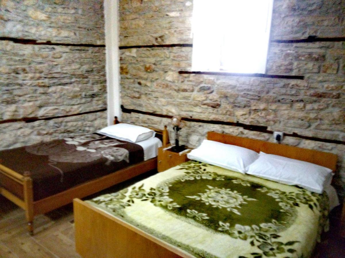 Gjirokastër Ruols Guesthouse מראה חיצוני תמונה