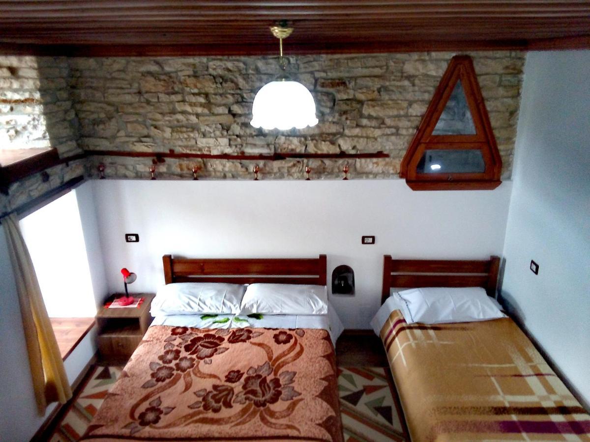 Gjirokastër Ruols Guesthouse מראה חיצוני תמונה