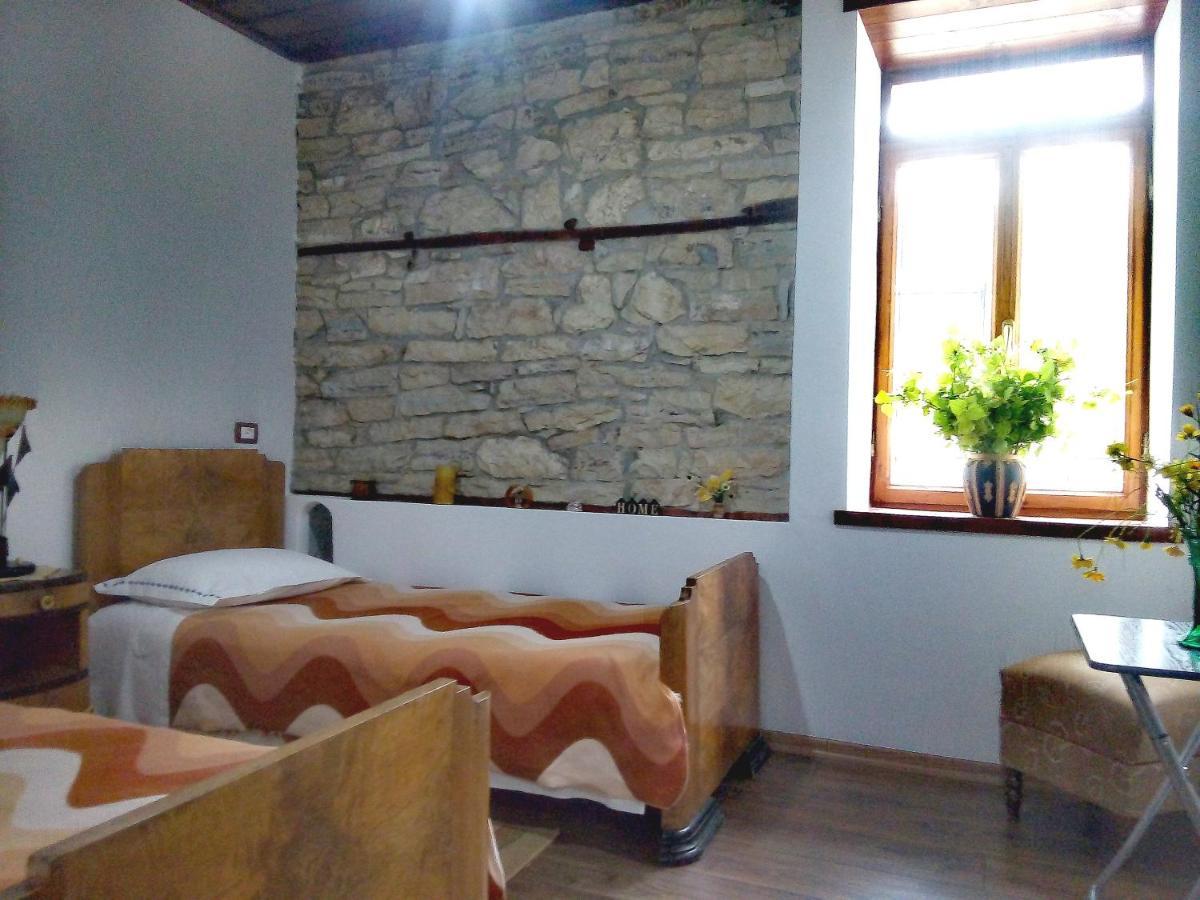 Gjirokastër Ruols Guesthouse מראה חיצוני תמונה