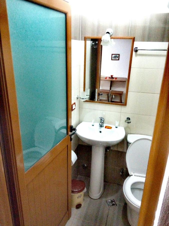 Gjirokastër Ruols Guesthouse מראה חיצוני תמונה