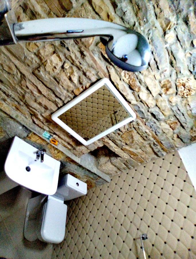 Gjirokastër Ruols Guesthouse מראה חיצוני תמונה