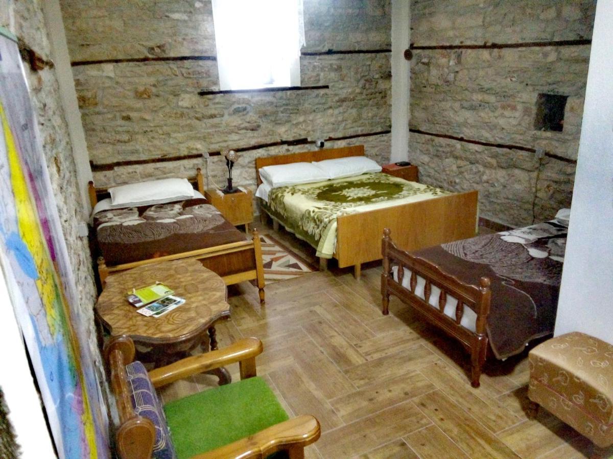 Gjirokastër Ruols Guesthouse מראה חיצוני תמונה