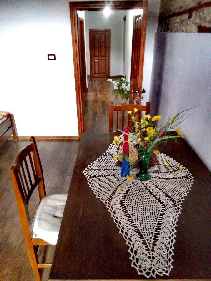 Gjirokastër Ruols Guesthouse מראה חיצוני תמונה