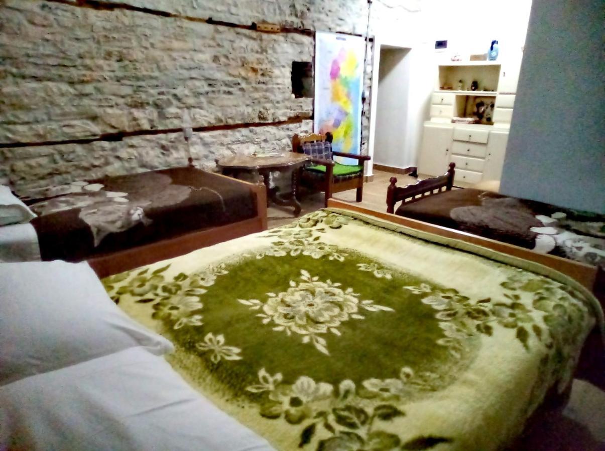 Gjirokastër Ruols Guesthouse מראה חיצוני תמונה