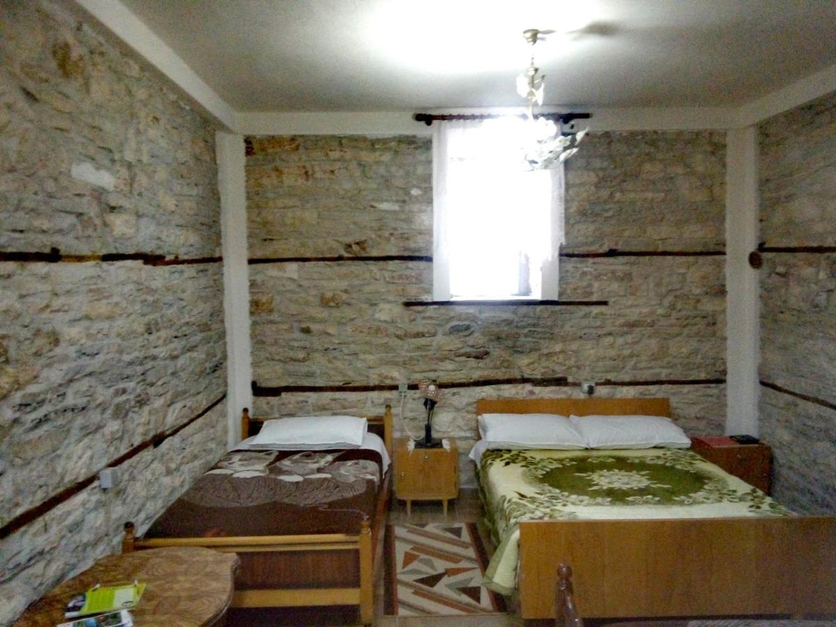 Gjirokastër Ruols Guesthouse מראה חיצוני תמונה