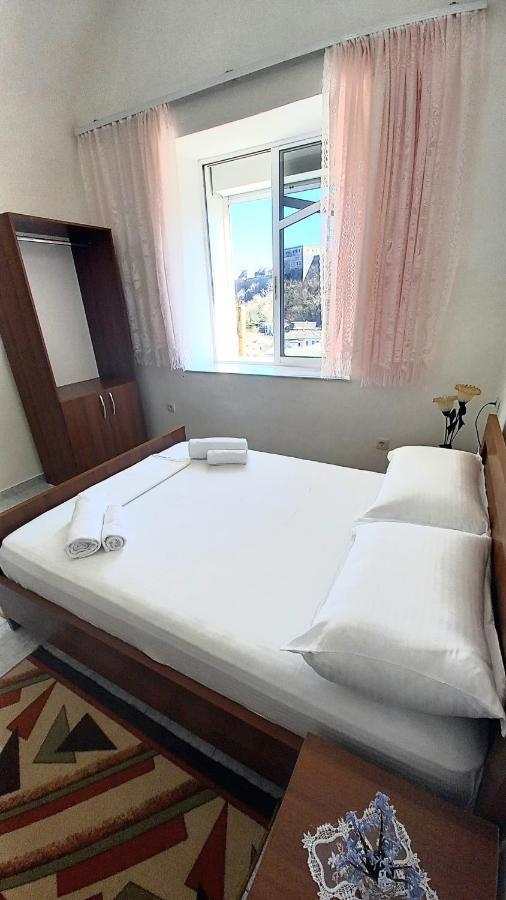 Gjirokastër Ruols Guesthouse מראה חיצוני תמונה